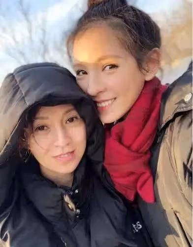 曝：某90後小花私生活混亂，為資源陪睡多位公司高層，整容臉明顯