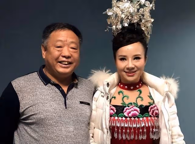 「盲人歌手」劉賽：成名時拒絕拋棄農村丈夫，現在丈夫成她的驕傲