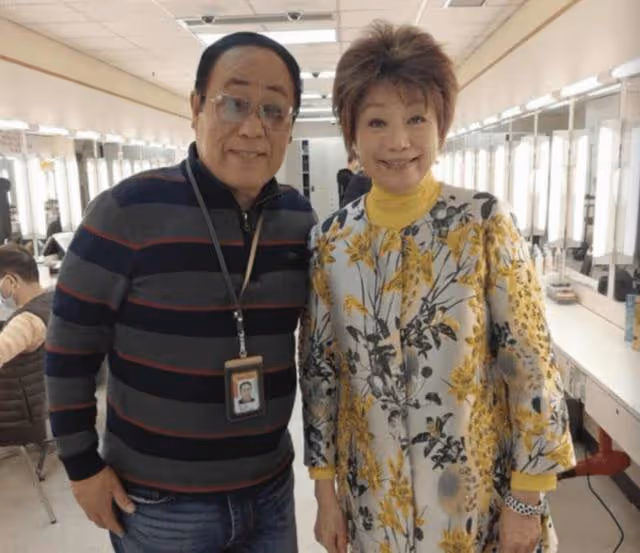 TVB老戲骨身價半億，簽下公司「苛刻續約」條件，理解公司做法