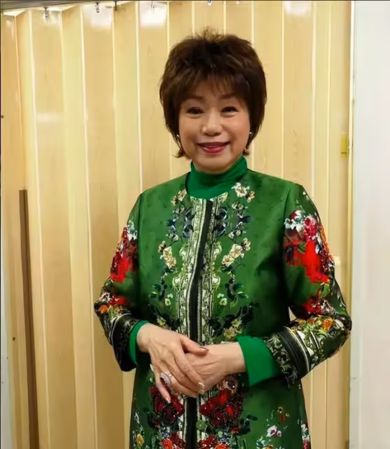 TVB老戲骨身價半億，簽下公司「苛刻續約」條件，理解公司做法