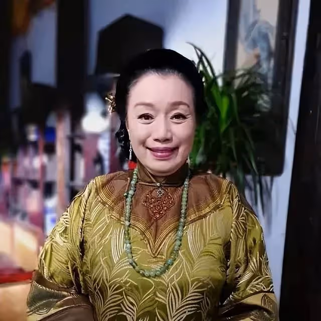 TVB老戲骨身價半億，簽下公司「苛刻續約」條件，理解公司做法