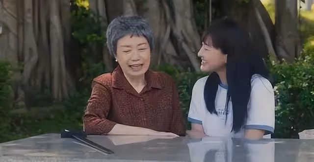 TVB老戲骨身價半億，簽下公司「苛刻續約」條件，理解公司做法
