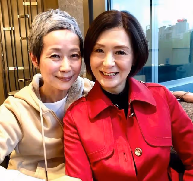 香港知名女星突然宣布復出，將回國撈金，多次被曝與小鮮肉搞曖昧