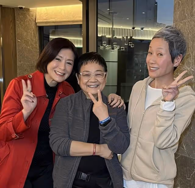 香港知名女星突然宣布復出，將回國撈金，多次被曝與小鮮肉搞曖昧