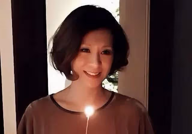 香港知名女星突然宣布復出，將回國撈金，多次被曝與小鮮肉搞曖昧