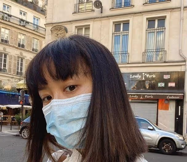 陳法拉改變風格，剪掉招牌長劉海，罕見展現時尚，好身材相當吸睛