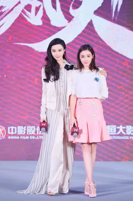 曝90後跨界女星為求資源陪睡高層，整容臉歲數大難紅，彭小苒躺槍