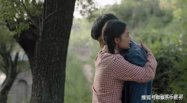 《人生之路》巧珍懷孕被全家寵上天，馬栓吃醋反被趕出房門：老婆，我錯了