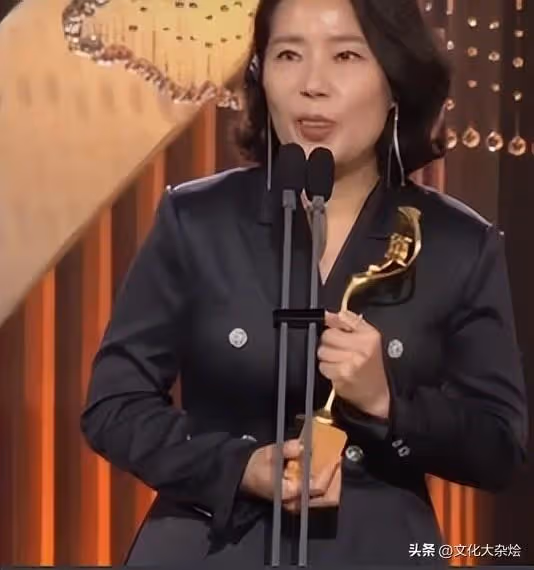 46歲才拿新人獎，原來韓劇《模範計程車2》的林女士這麼勵志！