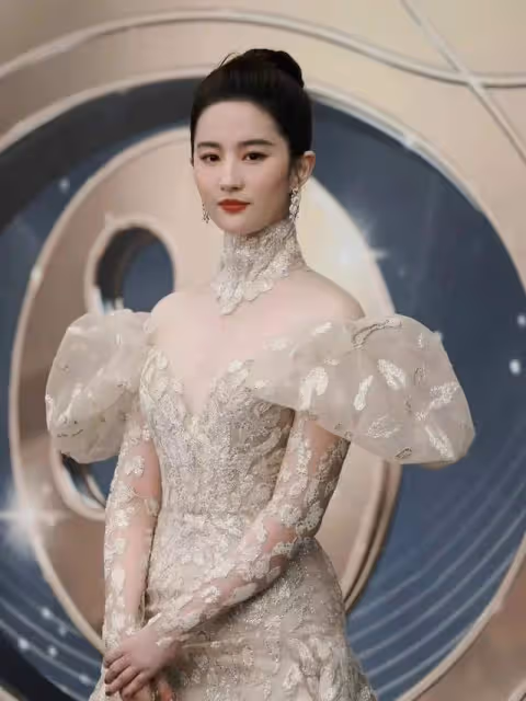 上海這一夜，讓我看清劉亦菲的清冷，這才是她被孤立的「根源」