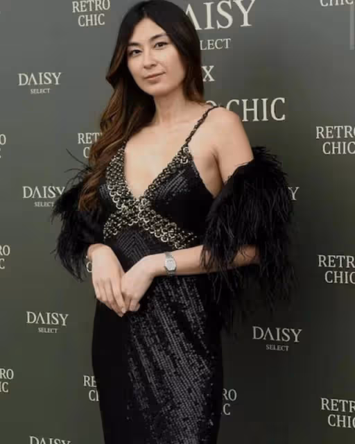 氣質佳!TVB金牌綠葉現身愛女攝影展,學歷高身材火辣卻無意入行