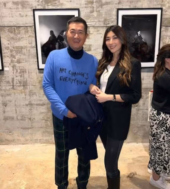 氣質佳!TVB金牌綠葉現身愛女攝影展,學歷高身材火辣卻無意入行