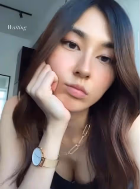 氣質佳!TVB金牌綠葉現身愛女攝影展,學歷高身材火辣卻無意入行