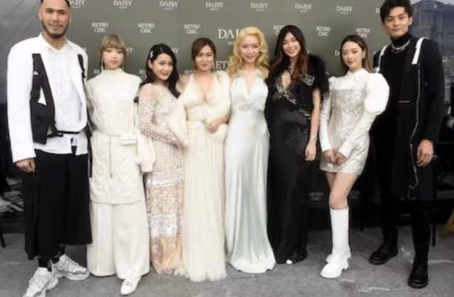 氣質佳!TVB金牌綠葉現身愛女攝影展,學歷高身材火辣卻無意入行