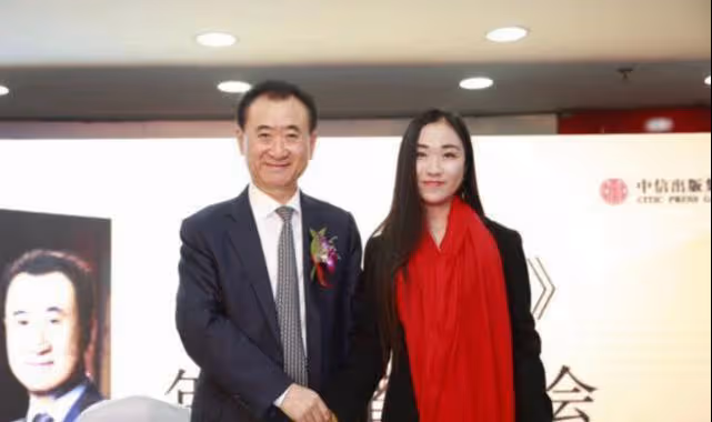 王思聰：在公司碰到過王健林秘書，主動跟她打招呼，她卻壓根不理
