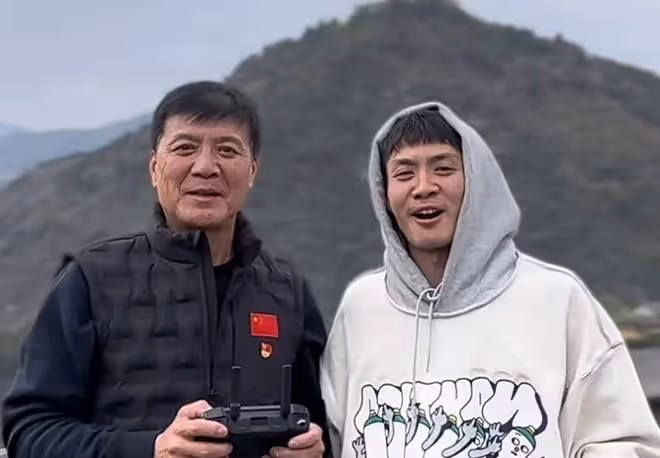茹萍老公劉之冰60大壽!與演員兒子同框慶祝太開心,繼女發文表白