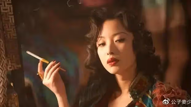陳數的臀、宋軼的腰、倪妮的眼，穿上旗袍後的她們何止風情萬種？