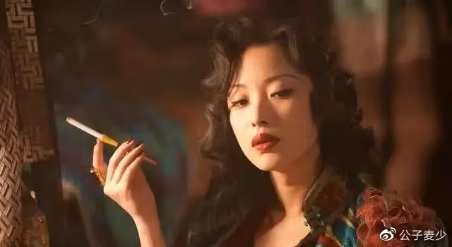 陳數的臀、宋軼的腰、倪妮的眼,穿上旗袍後的她們何止風情萬種?