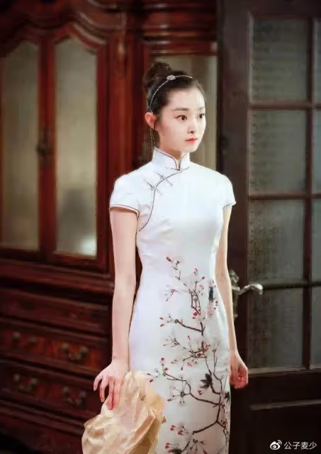 陳數的臀、宋軼的腰、倪妮的眼,穿上旗袍後的她們何止風情萬種?
