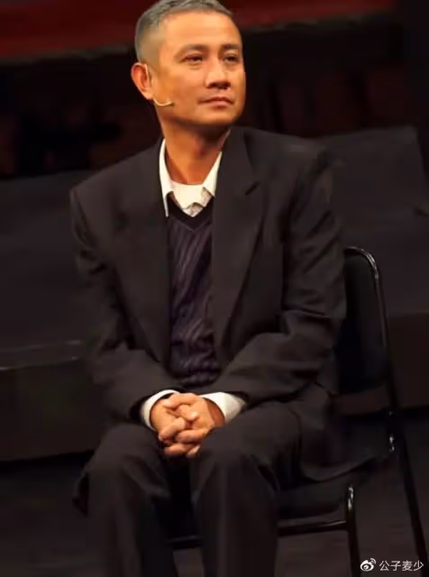 38歲文章健康引擔憂!滿頭白髮像個小老頭,馬伊琍變化卻不大