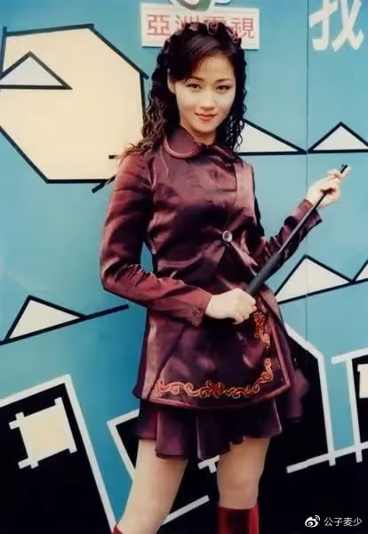 葉子楣的胸、舒淇的嘴、萬綺雯的腿,這3位香港女神組合誰著得住?