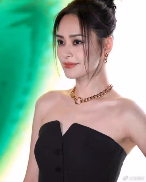 42歲阿嬌活動生圖,膚白貌美360度無死角,網友盛讚「女媧畢設」