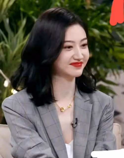 張繼科被爆欠巨額賭債，景甜借他千萬仍被爆私密照，女方被潑髒水