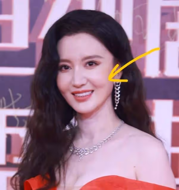 紅毯生圖就像照妖鏡?明星脫離濾鏡落差太大,普通人看完不焦慮了