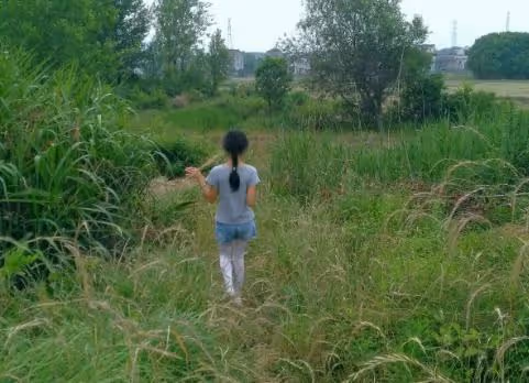 湯蘭蘭:自6歲起,被43名親友侵犯8年,親生母親卻淡定數錢
