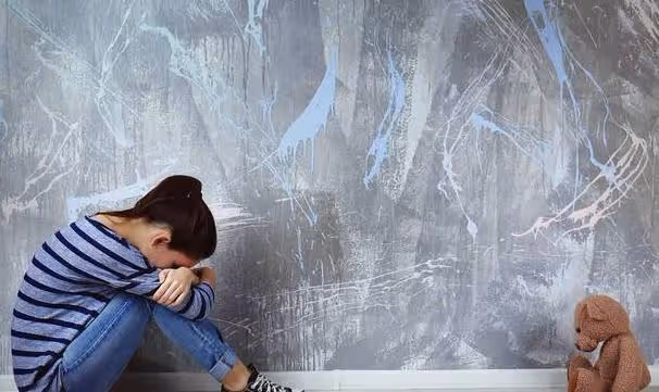 湯蘭蘭:自6歲起,被43名親友侵犯8年,親生母親卻淡定數錢