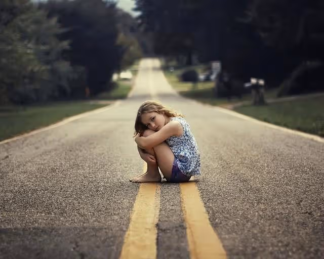 湯蘭蘭:自6歲起,被43名親友侵犯8年,親生母親卻淡定數錢