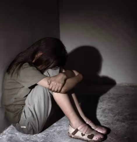 湯蘭蘭:自6歲起,被43名親友侵犯8年,親生母親卻淡定數錢