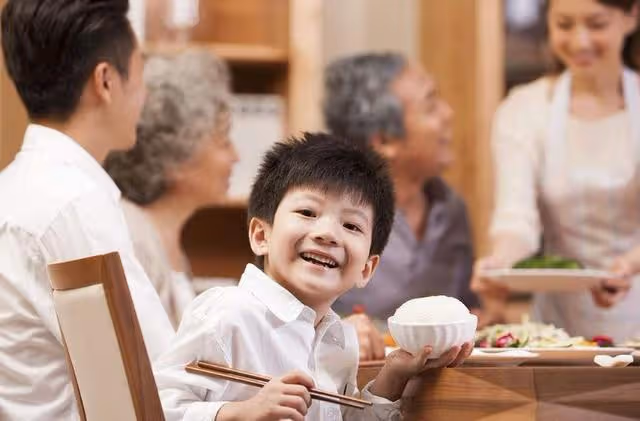 老家拆遷,婆婆要給我50萬,回去吃飯小叔子1句話我紅了眼圈!