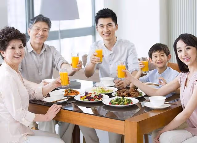 老家拆遷,婆婆要給我50萬,回去吃飯小叔子1句話我紅了眼圈!