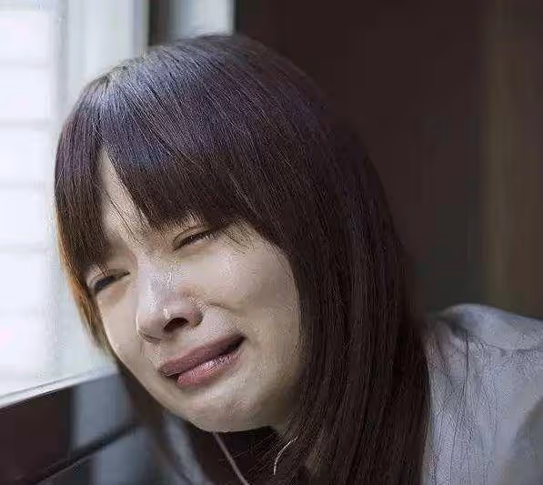 母親離開我們1個月,爸爸要結婚,婚禮上我一聲輕喚,父親笑了!