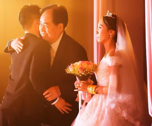 結婚當晚,婆婆賴在婚房不走,提出1個讓我無法接受的要求!