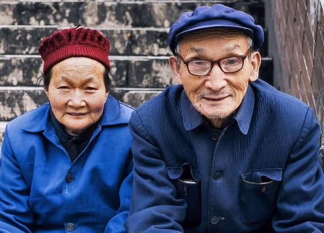 父母把所有都給了弟弟,現在卻讓我養老,我1句話讓父母啞口無言
