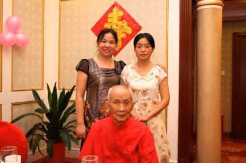 我從小只有爺爺1個親人，結婚當天母親要來認我，我1句話她走了