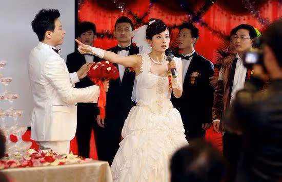 我從小只有爺爺1個親人，結婚當天母親要來認我，我1句話她走了