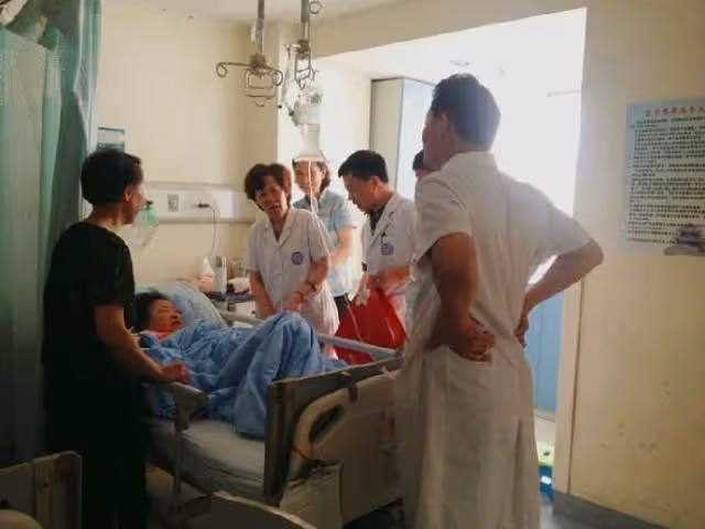 岳父生病我全程照顧,出院後岳父一番話,我決定結束這段婚姻!