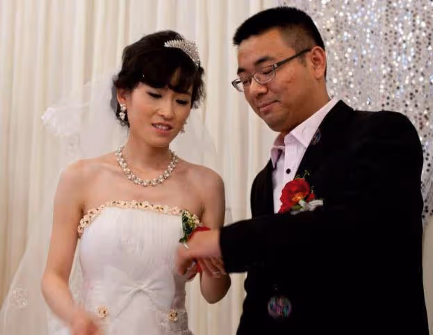婆婆:你倆的工資每月上交我保管!媳婦:你算老幾?