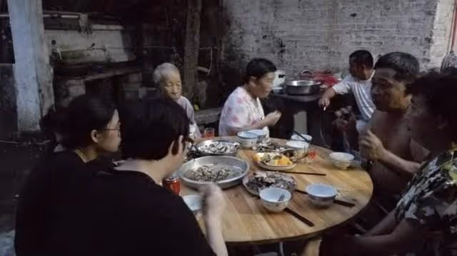 岳母一家住在我家3年,我爸媽來了一趟,他們立馬搬回老家了!