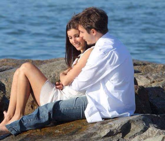 跟老公回老家過年,婆婆給我夾菜後做了一個動作,老公讓我滾!