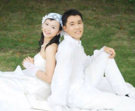 跟老公回老家過年,婆婆給我夾菜後做了一個動作,老公讓我滾!
