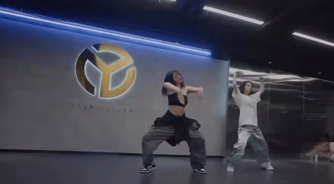 汪峰17歲女兒美得認不出!穿露臍裝熱舞顯成熟,高176有顏又有才