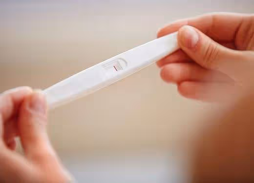 老公給老婆捏腳，卻遭到婆婆的痛斥，知道兒媳懷孕後馬上換了張臉