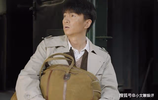 《人生之路》初來上海，高加林不倫不類的著裝，暗藏了一個野心
