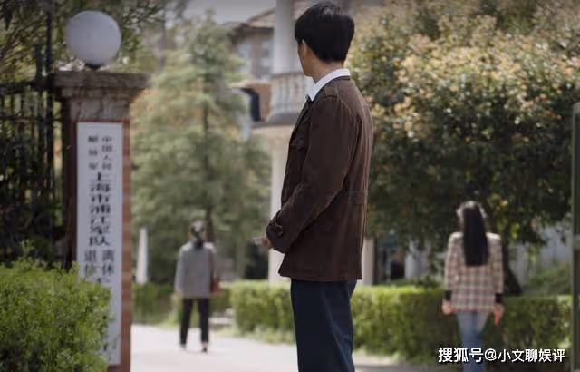 《人生之路》初來上海，高加林不倫不類的著裝，暗藏了一個野心