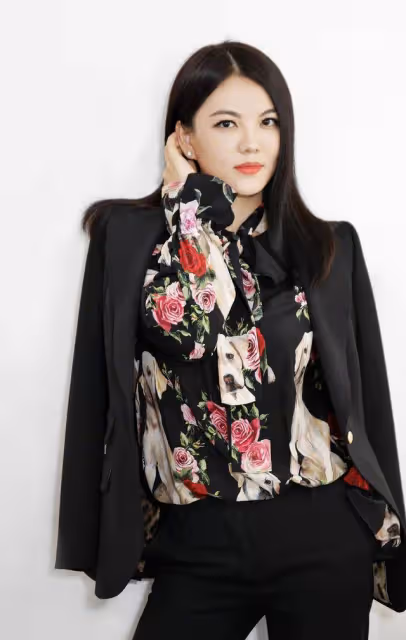 李湘真是「大號水蜜桃」，穿緊身裙展現凹凸好身材，大秀腰臀比！