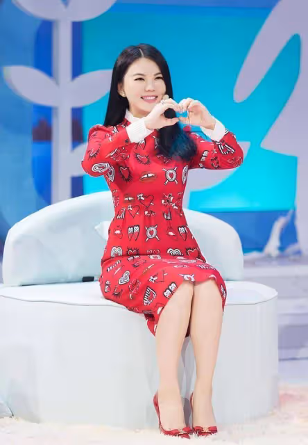 李湘真是「大號水蜜桃」，穿緊身裙展現凹凸好身材，大秀腰臀比！